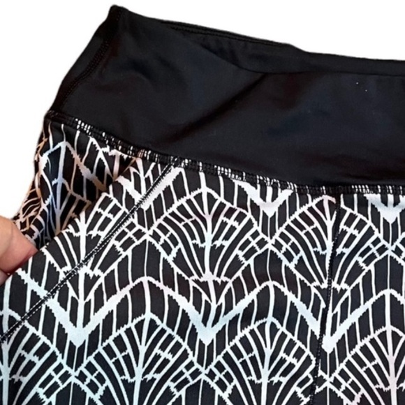 TITLE NINE Black & White Printed Skorts Size XS - Picture 6 of 8